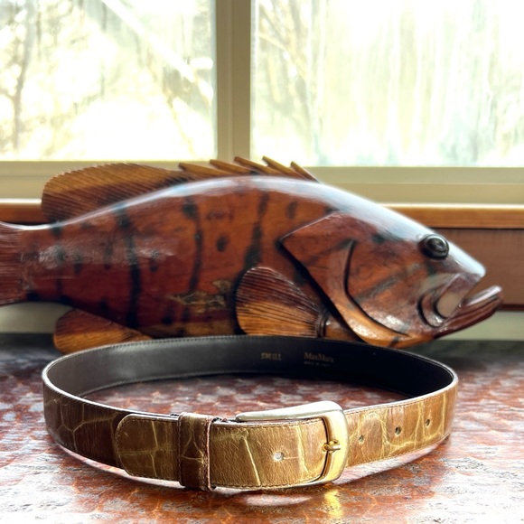 MaxMara Accessories - Croc🐊Embossed MaxMara Leather Belt Made in Italy Size Small Excellent Condition